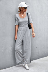 Lockerer Jumpsuit mit kurzem Ärmel und U-Kragen und weitem Bein